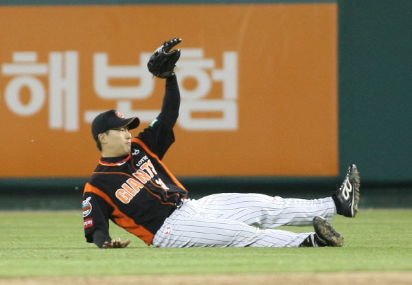 손아섭선수의 다이빙 캐치